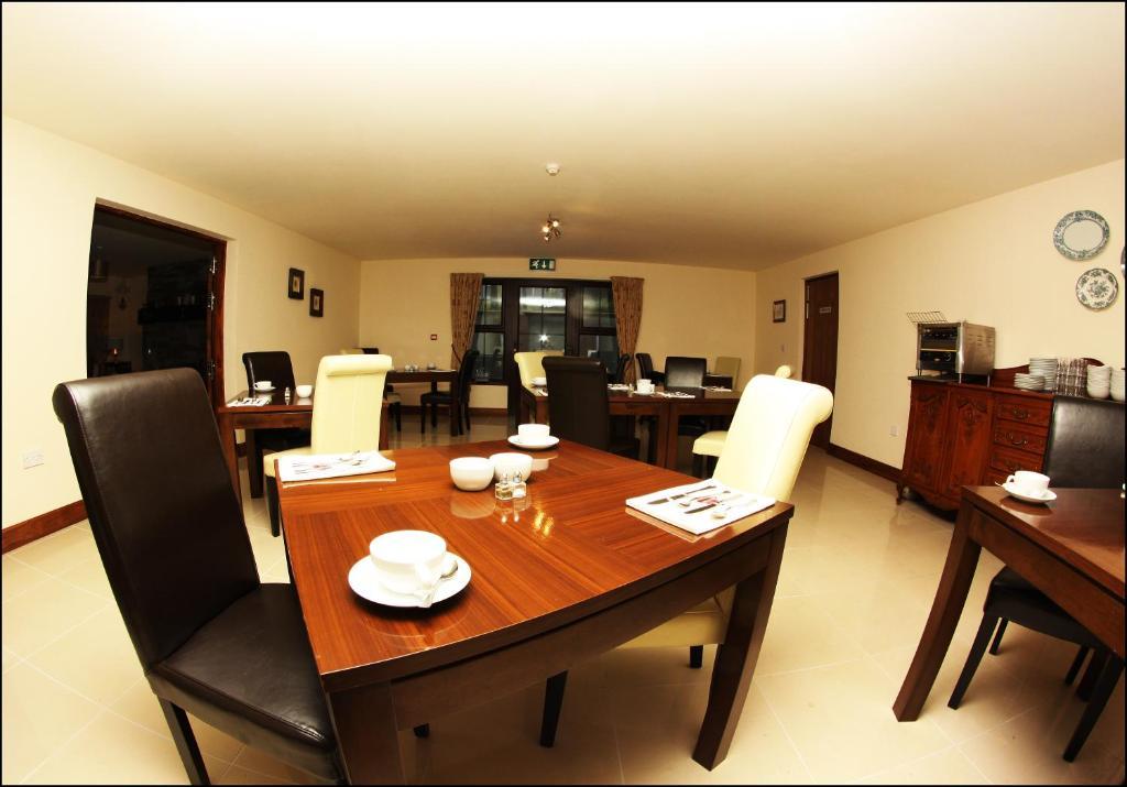All The Twos Lodge Clifden